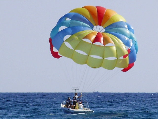 Parasiling en la Costa Brava